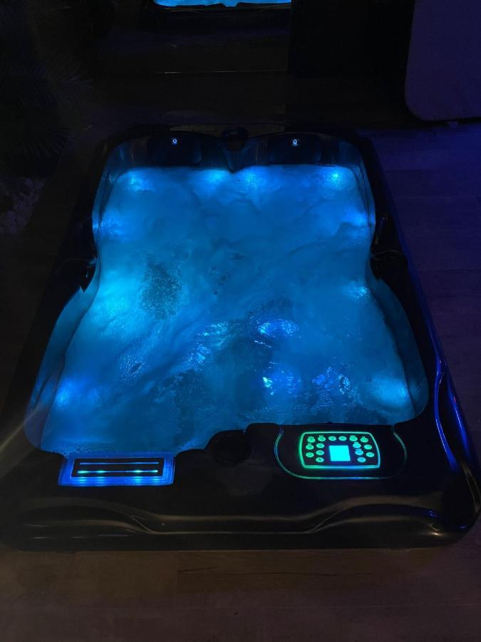 La Suite Grenoble Spa Jacuzzi Et Sauna Privatif 外观 照片